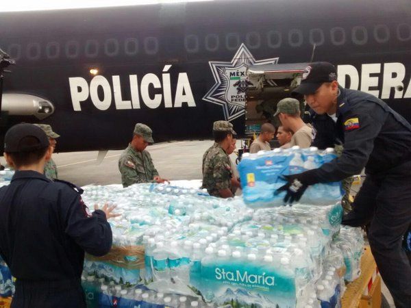 Avión con víveres mexicanos llega a Ecuador - avión-scoopnest