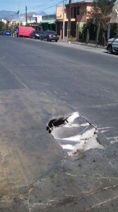 Si ven un bache, ¡tápenlo!: gobernador de Nuevo León - bache-monterrey-eros_morales
