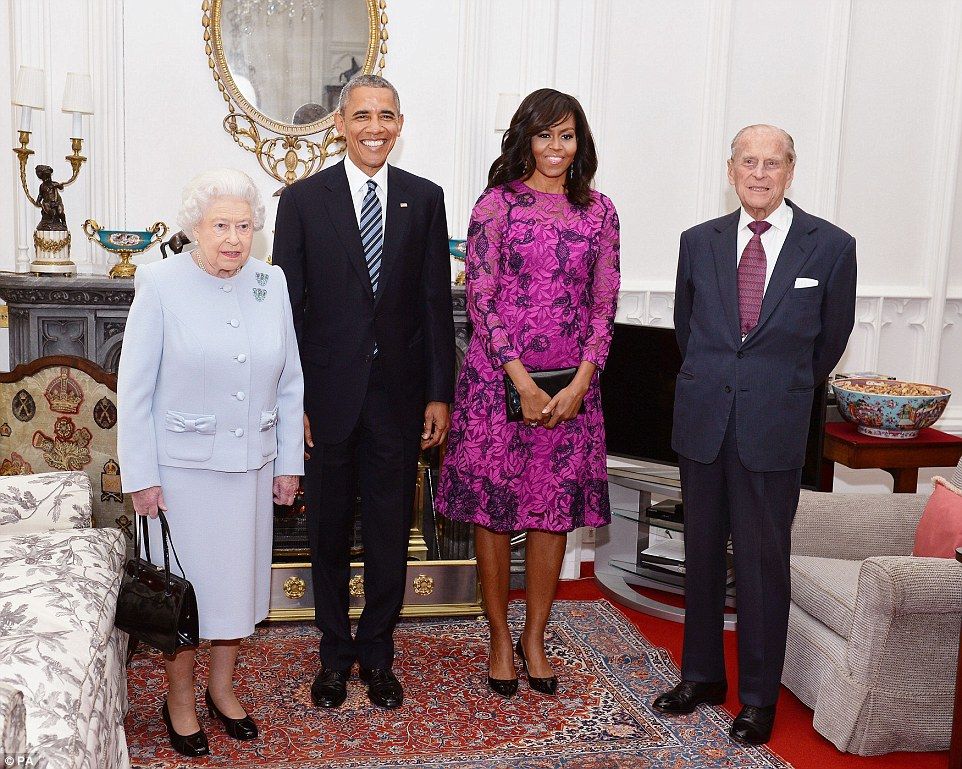 Se reúnen los Obama con la reina Isabel II y su esposo - barack-obama-reina