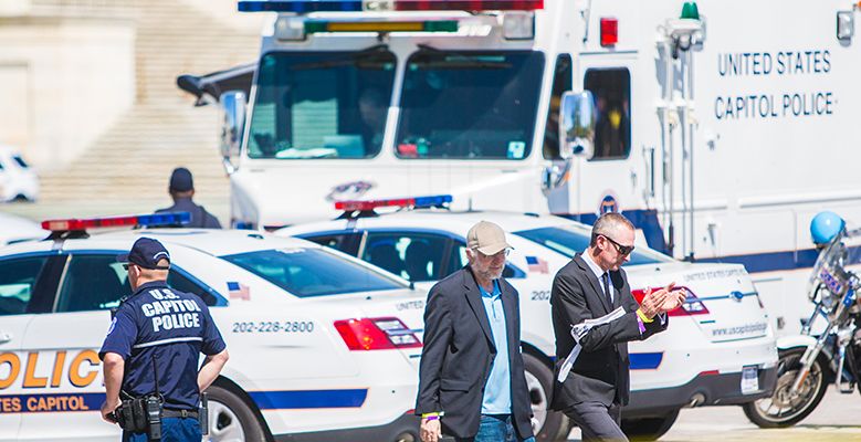 Detienen a fundadores de Ben & Jerry's en protesta - ben-and-jerrys-1