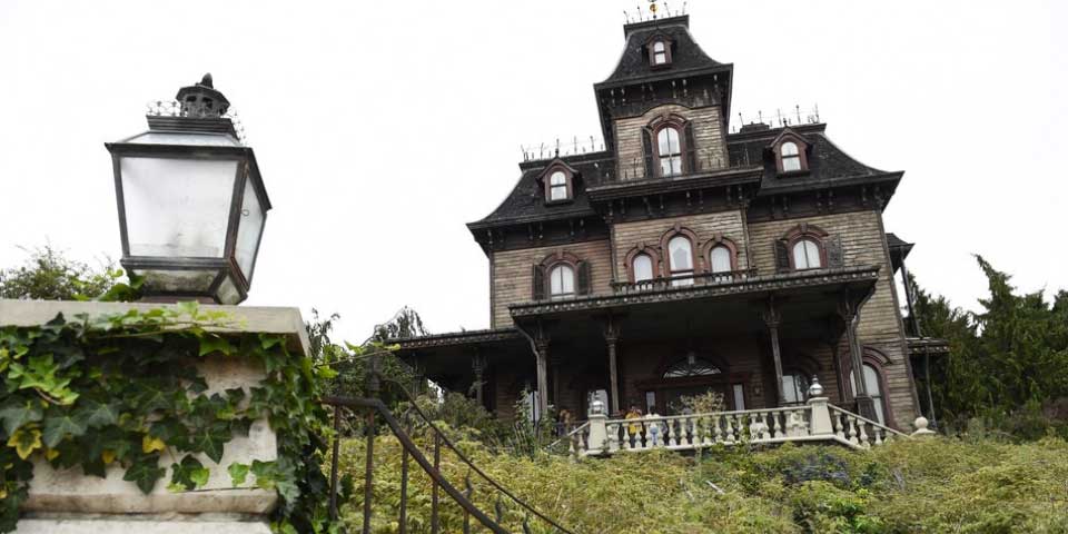 Encuentran cadáver en casa embrujada de Disneyland París