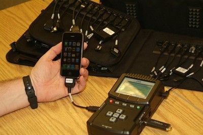 Nuevo dispositivo "textalyzer" revela el uso del celular al conducir - celular-celebrita