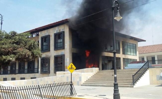 Chocan maestros de la CNTE con la Policía Federal en Chiapas - chiapas_0