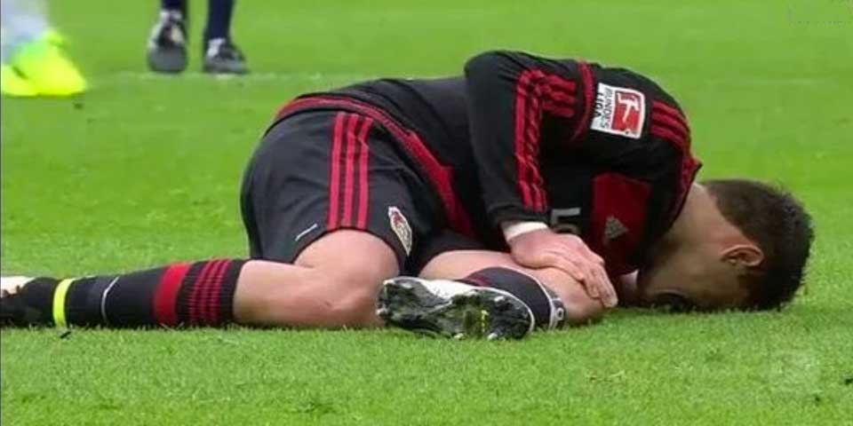 Chicharito se lesiona y Marco Fabián se queda en la banca