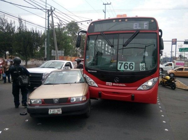 Tres heridos por choque de Metrobús y taxi - choque-metrobus-taxi-beja34nb