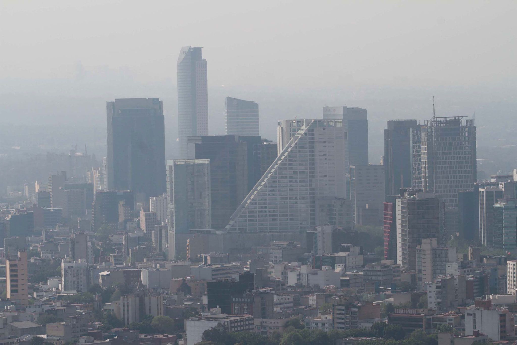 Ajustarán horarios en la Ciudad de México para reducir el tráfico - contaminación-df-Posta
