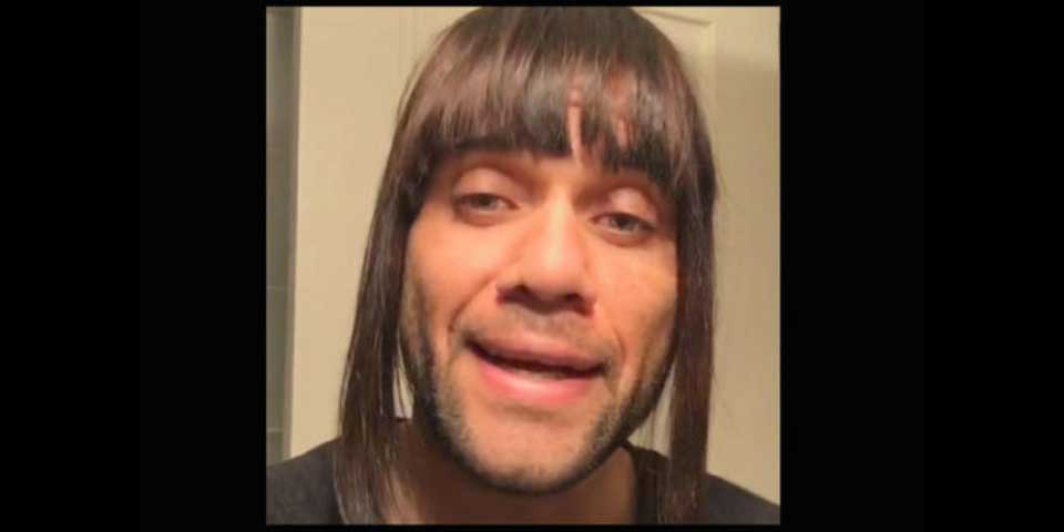 Video: Dani Alves se disfraza de su novia para darse ánimo