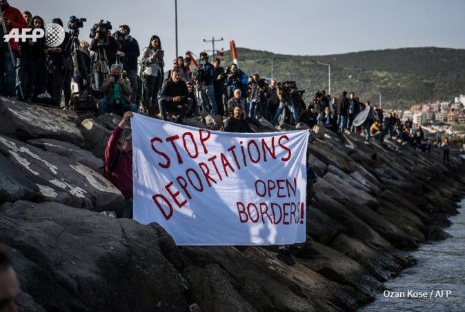 Llegan primeros deportados a Turquía tras acuerdo con la UE - deportados-grecia-turquia-AFP3