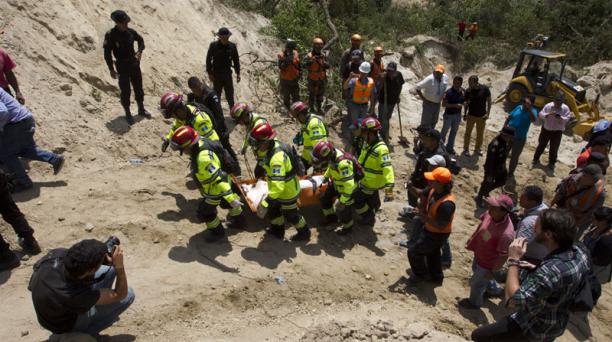 Mueren 4 personas en derrumbe de Guatemala - derrumbe-El-Comercio