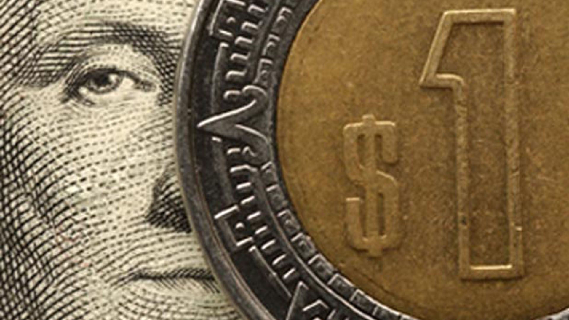 Cierra dólar en 17.85 pesos a la venta