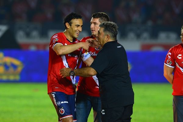 Veracruz campeón de la Copa MX - dos-viejos-lobos-de-mar-en-abrazo-de-gloria-0