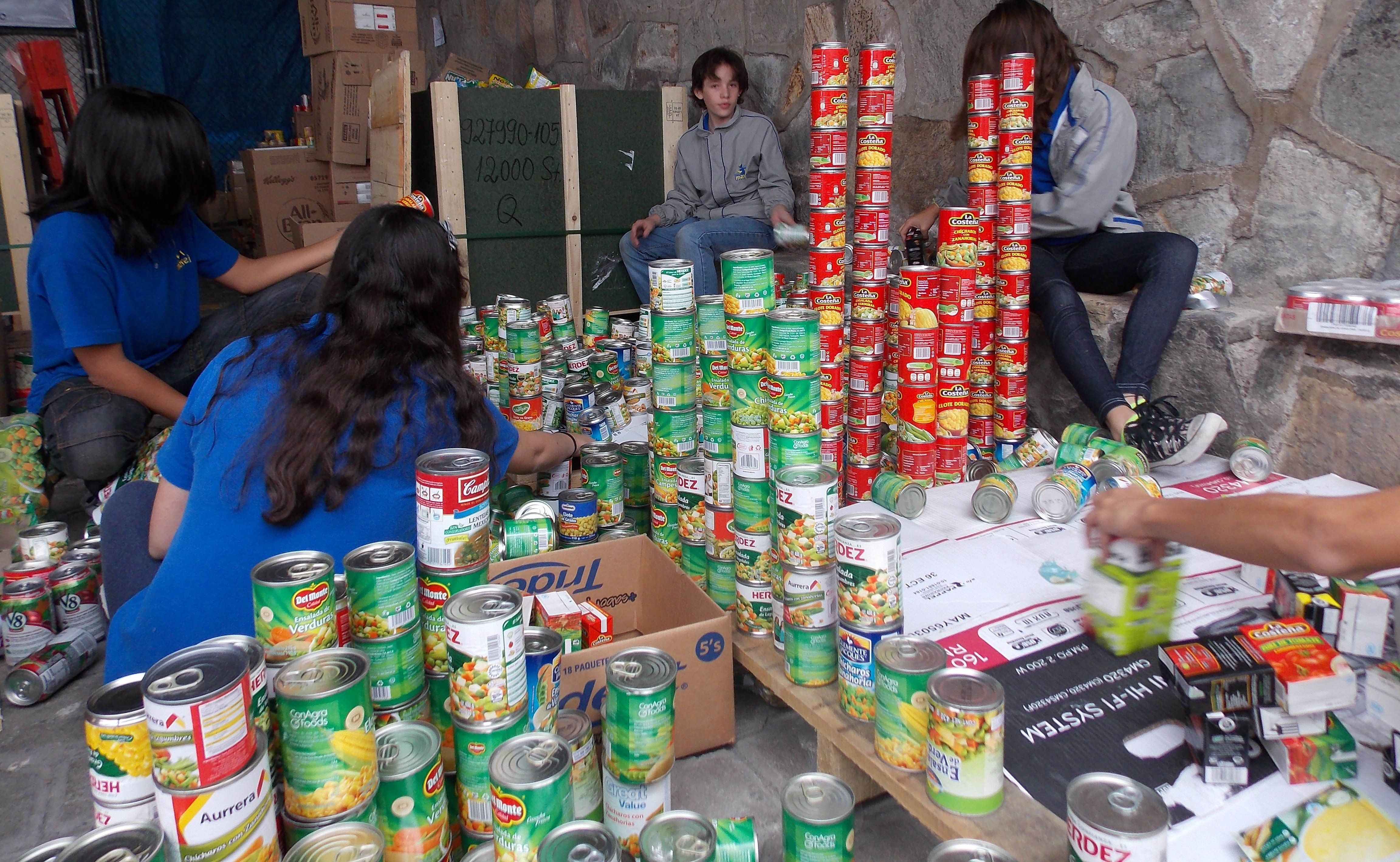 Instalan centros de acopio para apoyar a damnificados en Ecuador