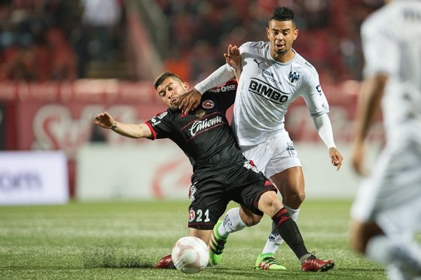 Xolos llegan a 8 partidos sin ganar en casa - el-juego-inicio-rispido-pocas-llegadas-en-ambos-marcos-0