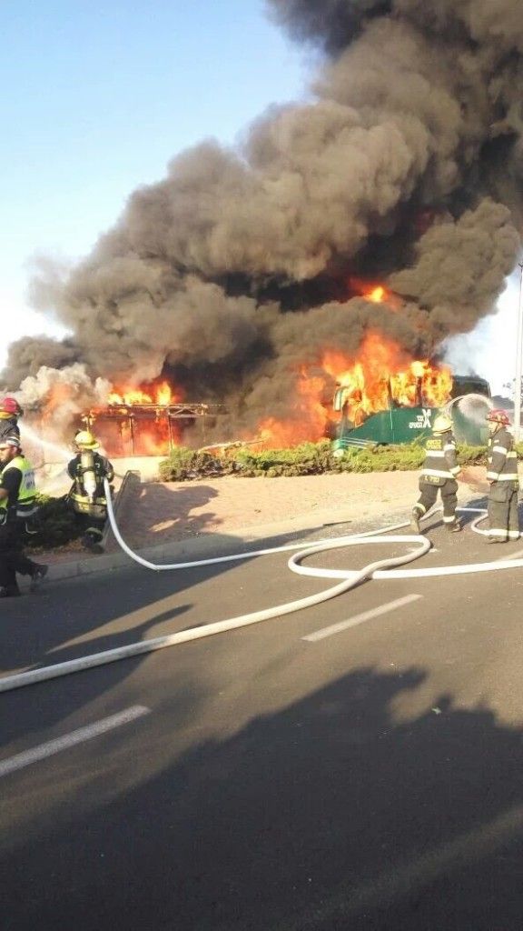 Explosión de autobús en Jerusalén deja al menos 20 heridos - explosion-jerusalen-4-576x1024