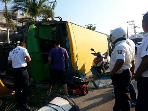 Volcadura de autobús deja 50 heridos en Acapulco - fc57e9ab-4c35-45df-87ff-f3064c3f9e45