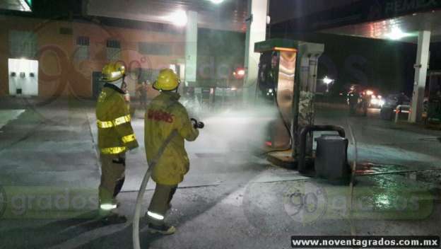 Incendian gasolinera en Michoacán - gasolinera-Noventa-Grados-