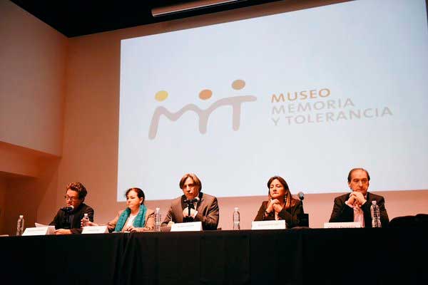 México seguirá colaborando con CIDH en caso Ayotzinapa - giei-pgr-1