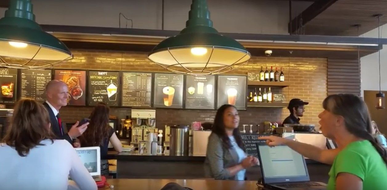 Video: mujer reclama a gobernador de Florida por Obamacare