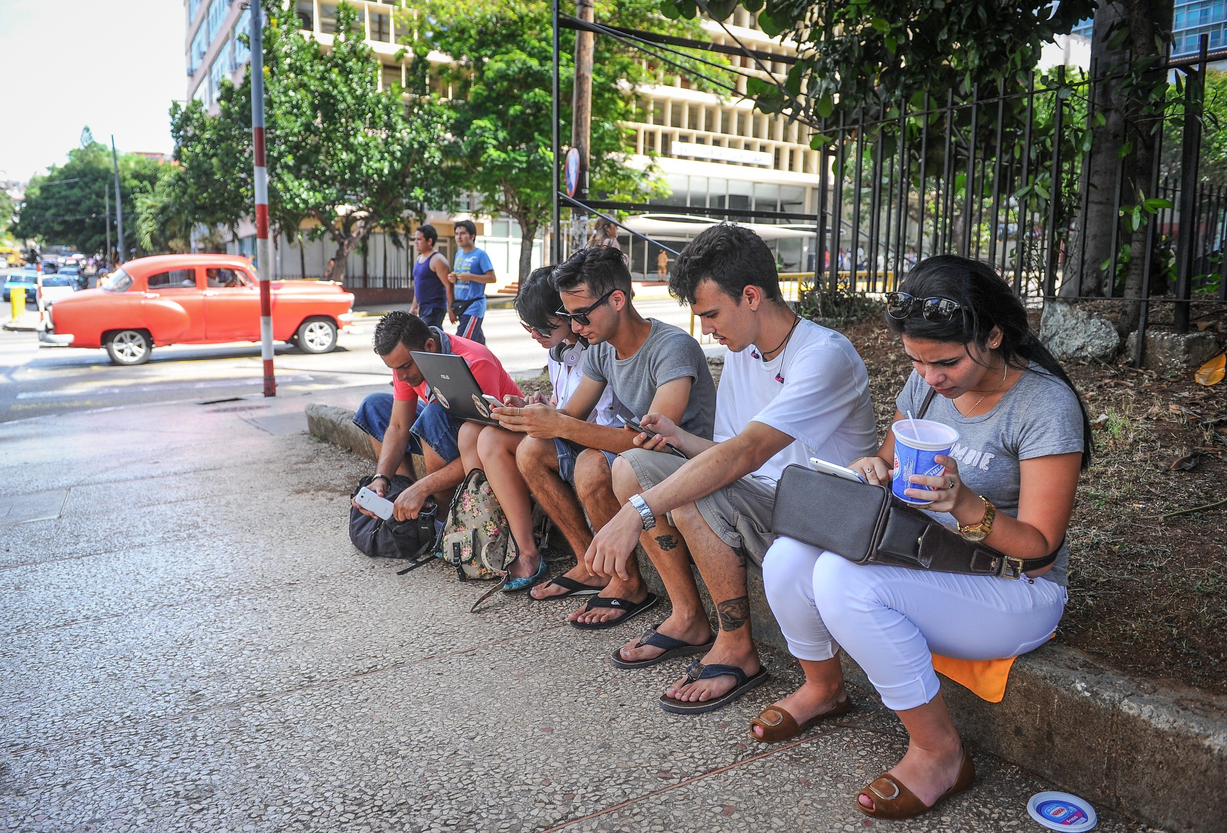 Google construye estudio con internet gratis para Cuba - google-cuba