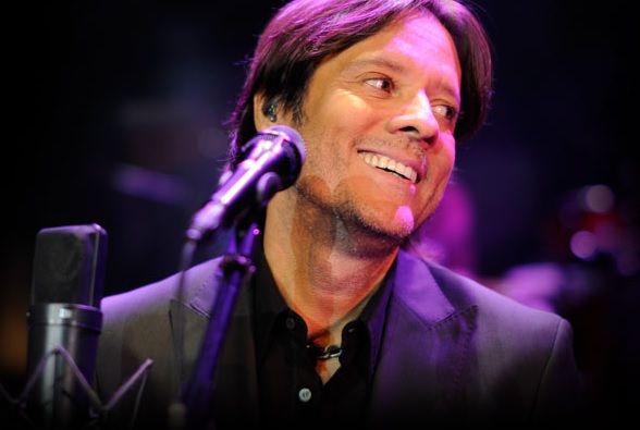 Hernaldo Zúñiga conquistó a su público en el Auditorio Nacional - hernaldo-Internet