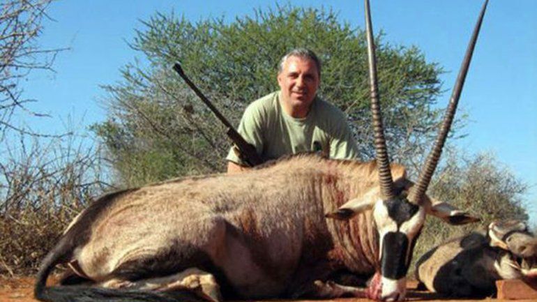 Critican a Hristo Stoichkov por fotos con animales muertos - hristo-stoichkov-antilope