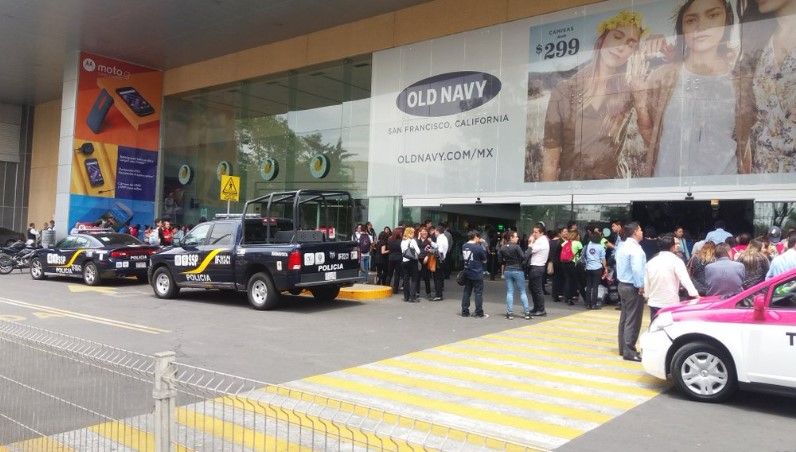 Desalojan Forum Buenavista por supuesto incendio - incendio-forum-buenavista-eugenio_zetina2