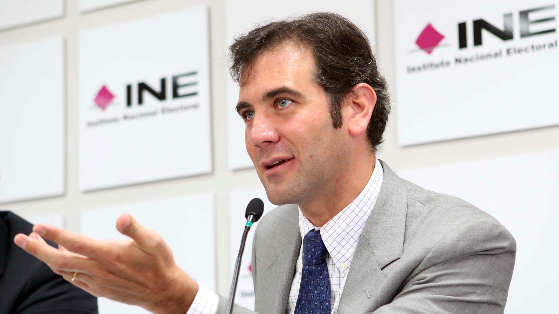 INE y FMF buscan evitar empalme de final y debate presidencial