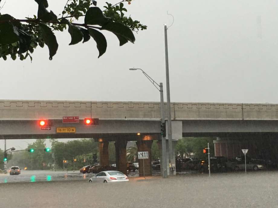 Inundaciones en Houston dejan cinco muertos - inundaciones-houston-1