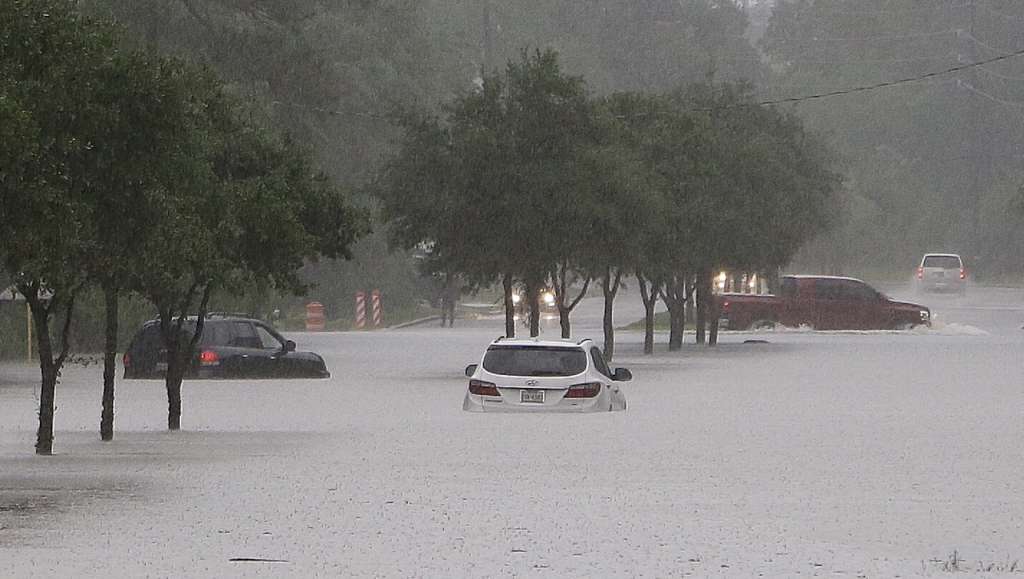 Inundaciones en Houston dejan cinco muertos - inundaciones-houston-2