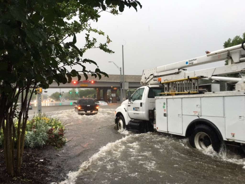 Inundaciones en Houston dejan cinco muertos - inundaciones-houston-3