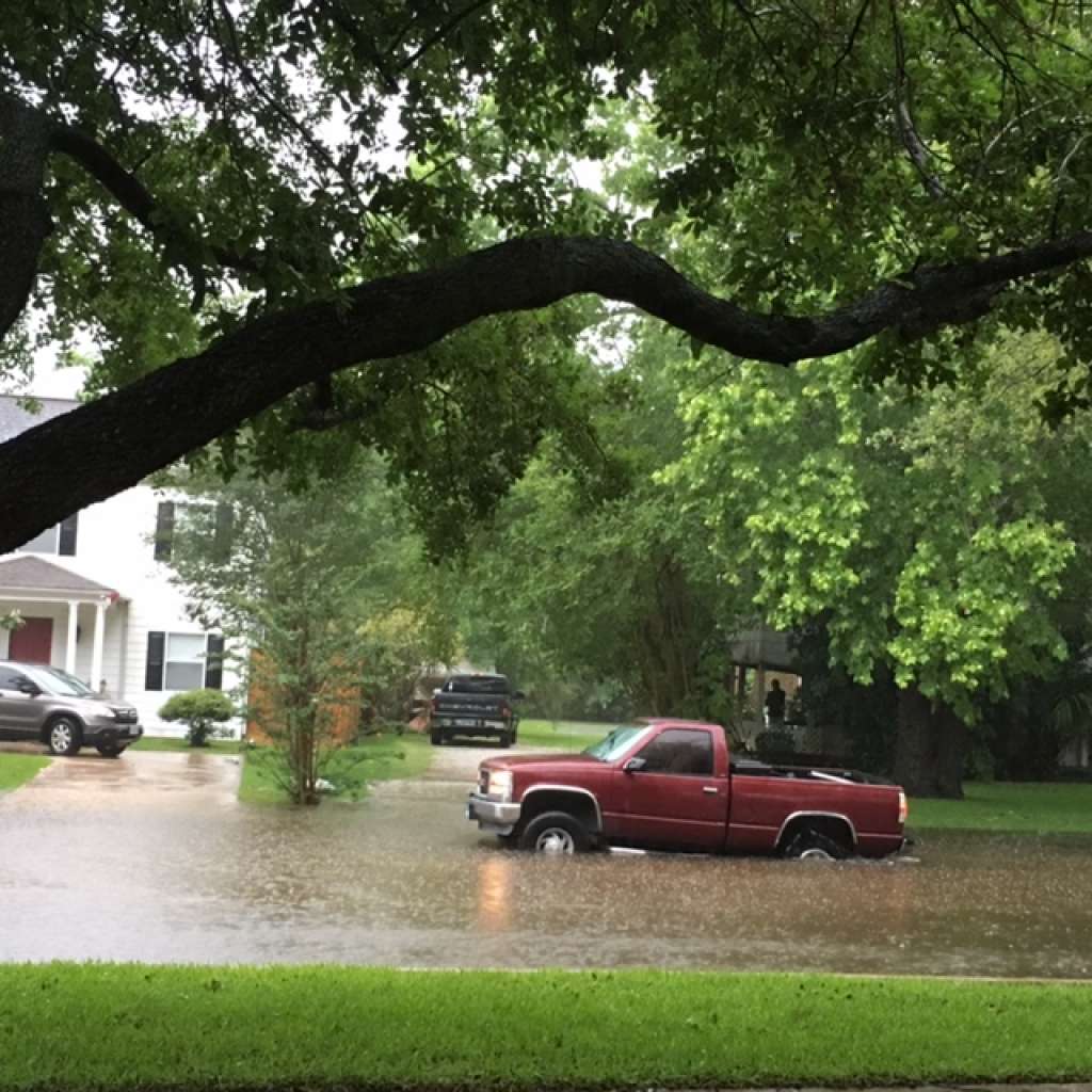 Inundaciones en Houston dejan cinco muertos - inundaciones-houston-4