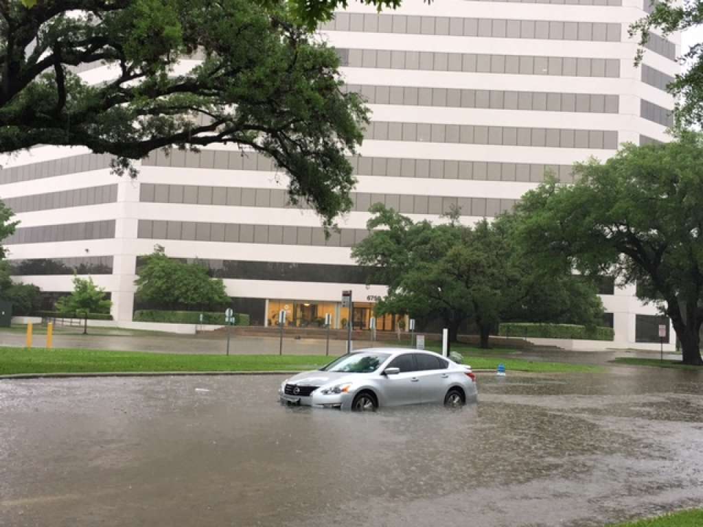 Inundaciones en Houston dejan cinco muertos - inundaciones-houston-5
