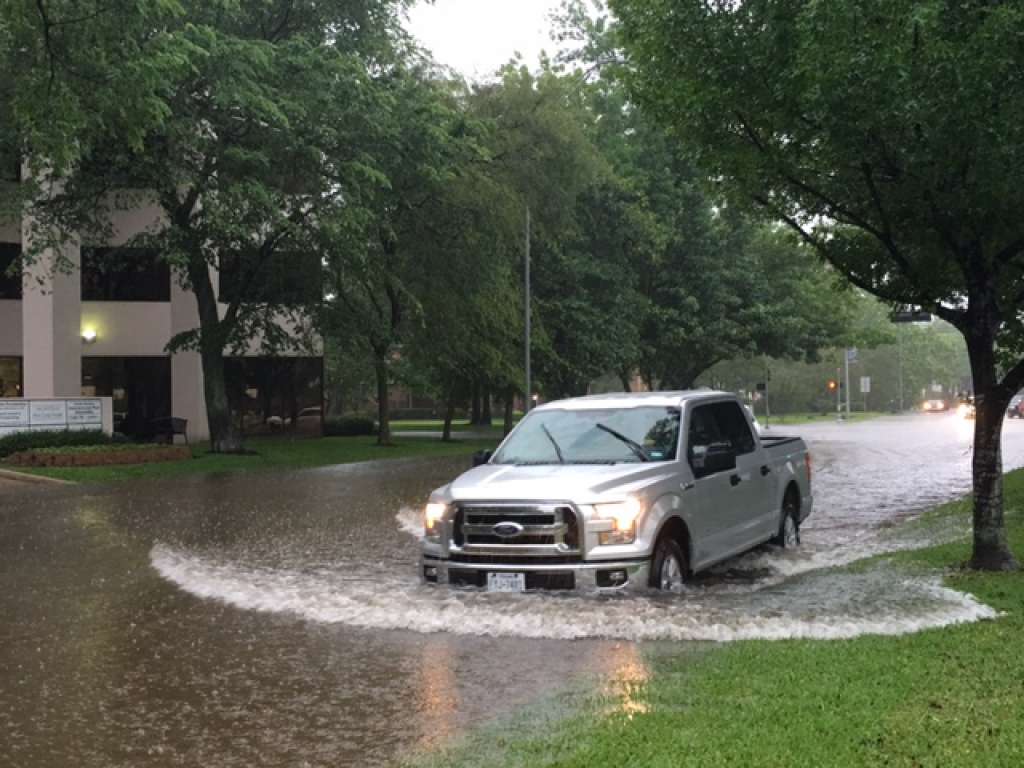 Inundaciones en Houston dejan cinco muertos - inundaciones-houston-6