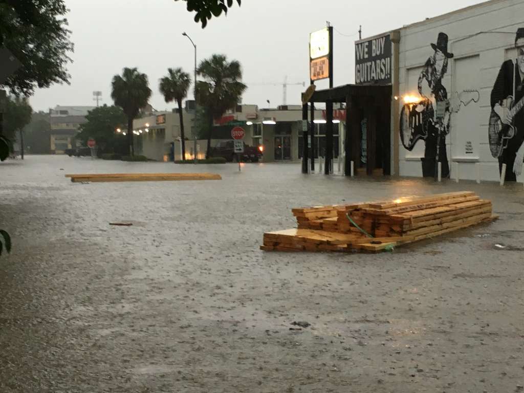 Inundaciones en Houston dejan cinco muertos - inundaciones-houston-7