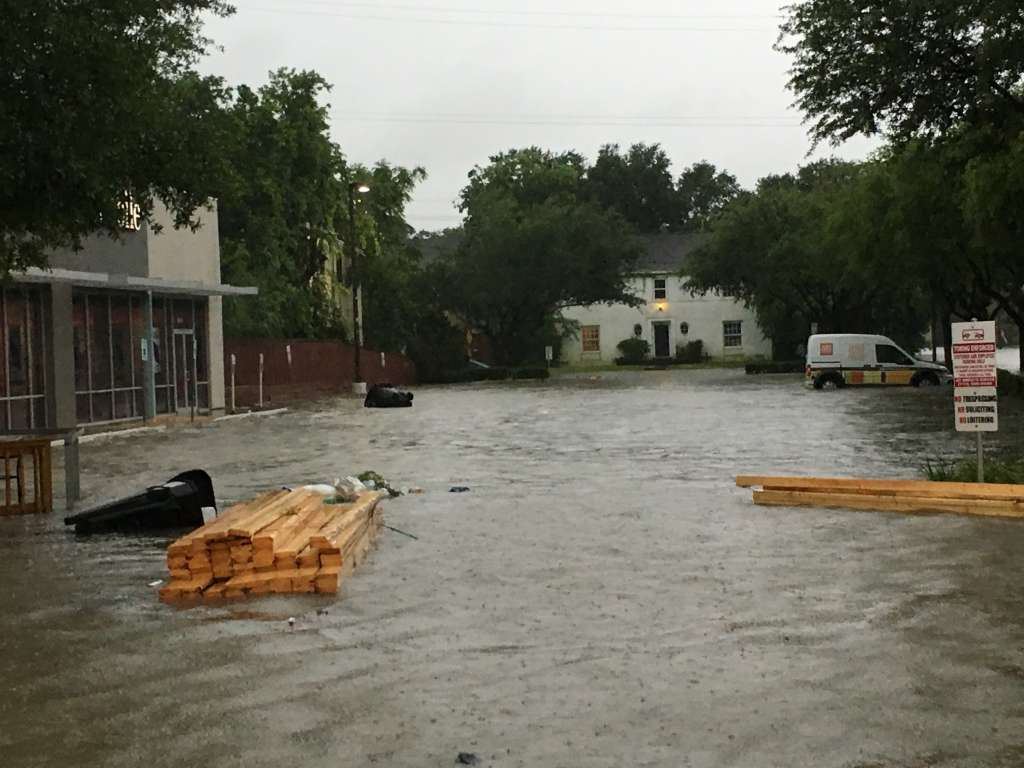 Inundaciones en Houston dejan cinco muertos - inundaciones-houston-8