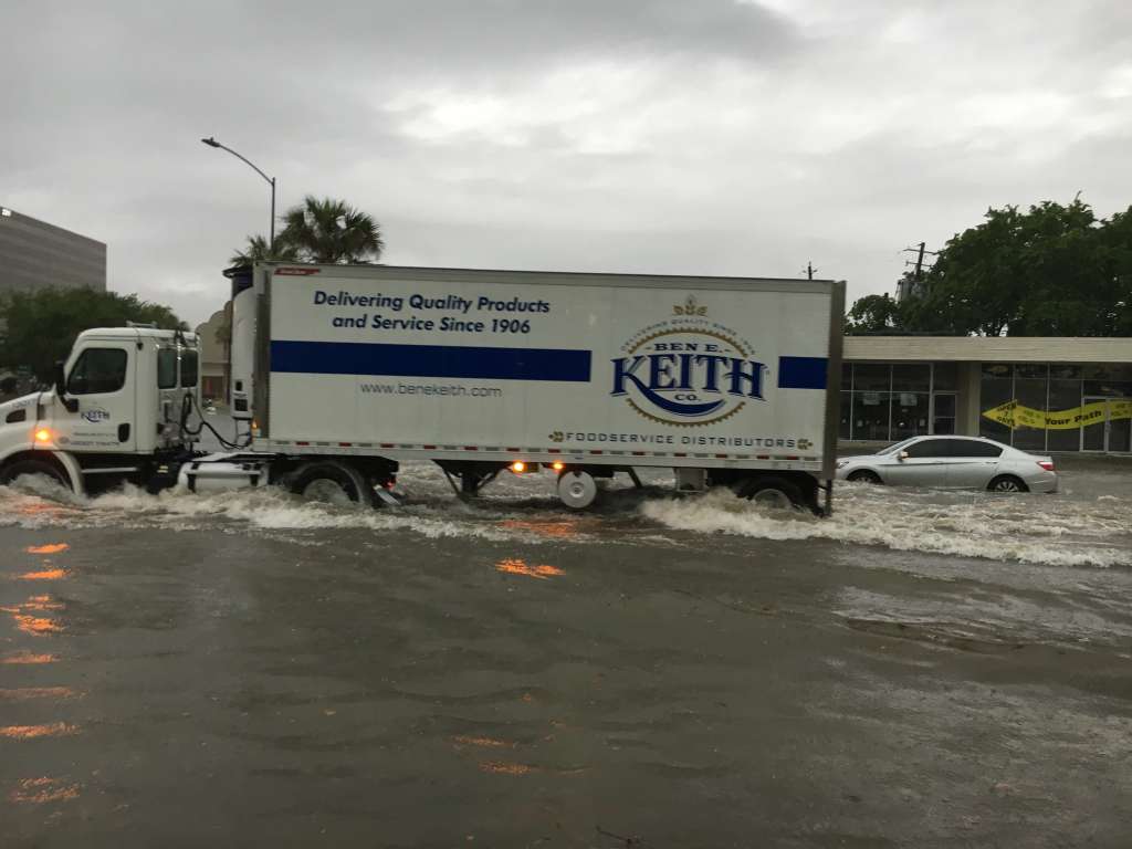 Inundaciones en Houston dejan cinco muertos - inundaciones-houston-9