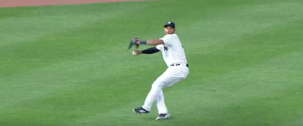 Jugador de los Yankees lanza a 105.5 millas por hora
