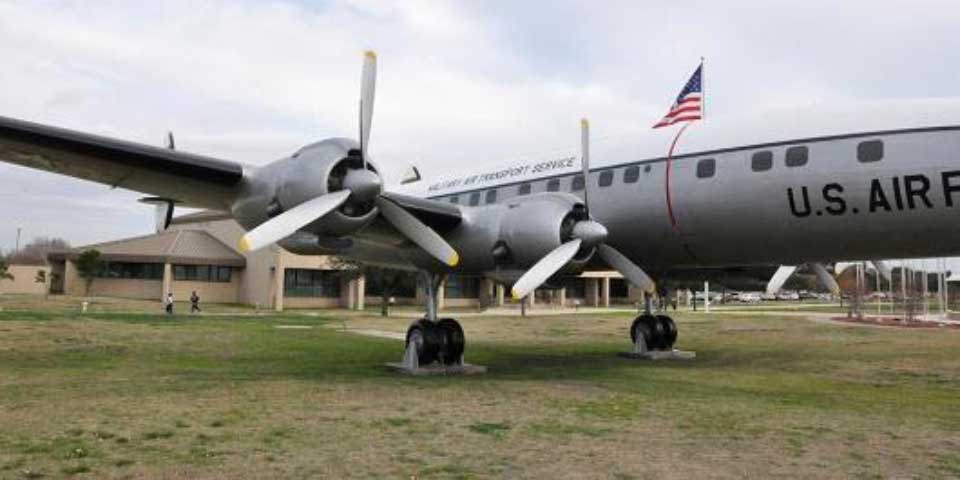 Tiroteo en base de Fuerza Aérea en Texas deja dos muertos