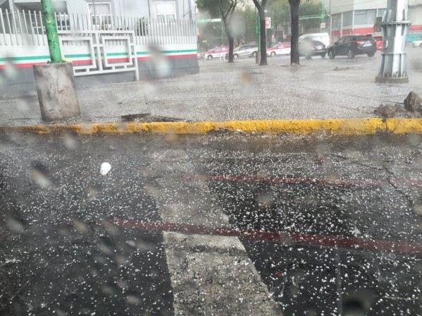 Video: granizada en la Ciudad de México - lluvia-20abr-cdmx-hugui_humi
