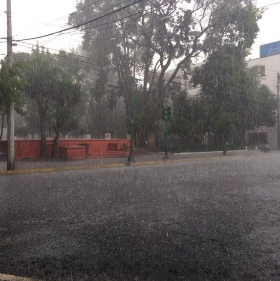 Video: granizada en la Ciudad de México - lluvia-20abr-cdmx-sandralorenzano