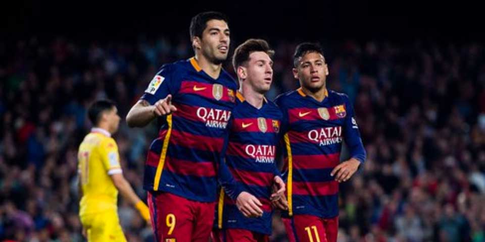 Barcelona sigue líder tras aplastante goleada