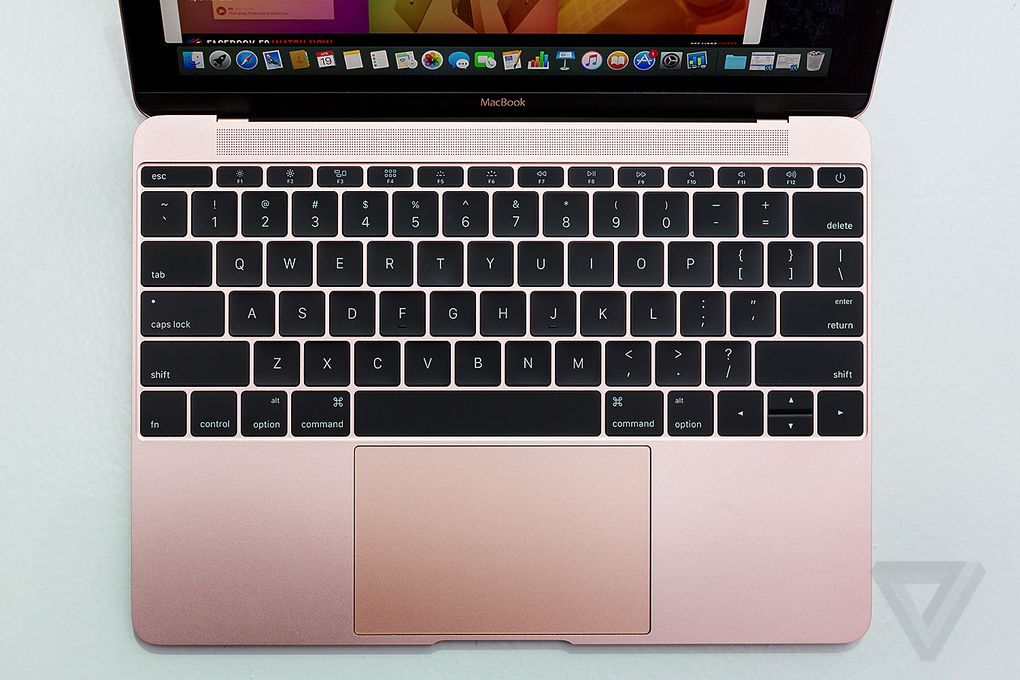 Apple lanza nueva MacBook color oro rosa - macbook-rosa-2