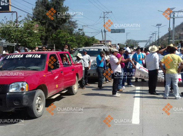 Marchan en Autopista del Sol para exigir seguridad en Sierra de Guerrero - marcha-autopista-del-sol-1