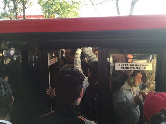 El primer día del nuevo Hoy No Circula - metrobus-yurssk