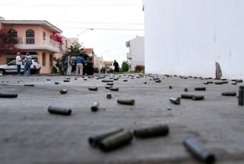 Muere un policía durante operativo en Michoacán