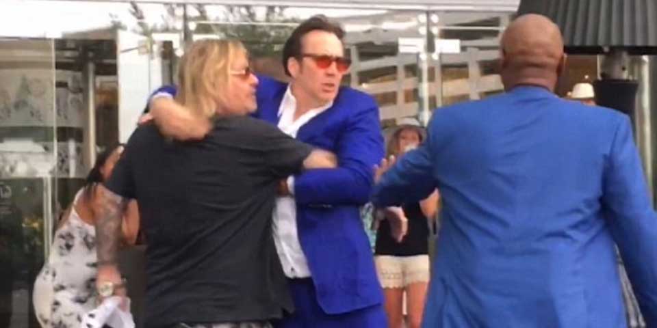 Video: Nicolas Cage pelea con vocalista de Mötley Crüe en Las Vegas