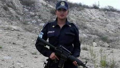 Suspenden a policía de Escobedo por foto topless