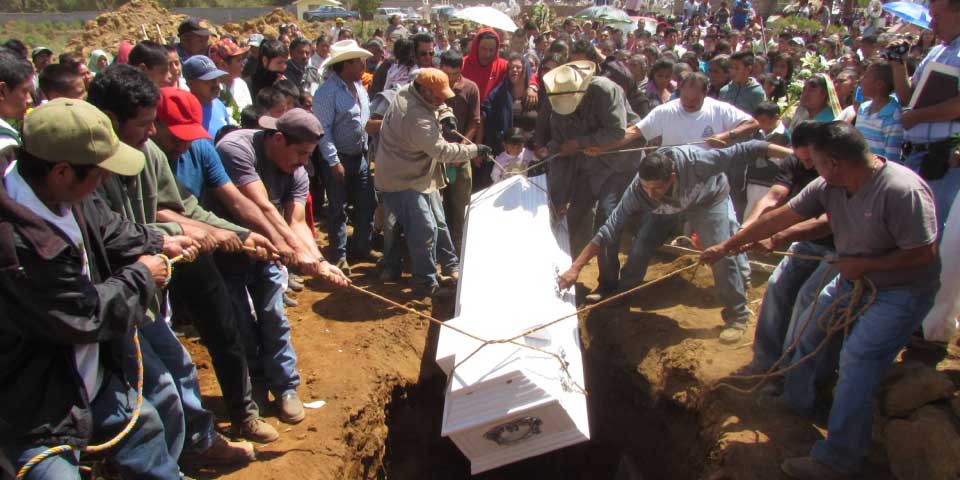 Niño muere en Michoacán golpeado por sus compañeros