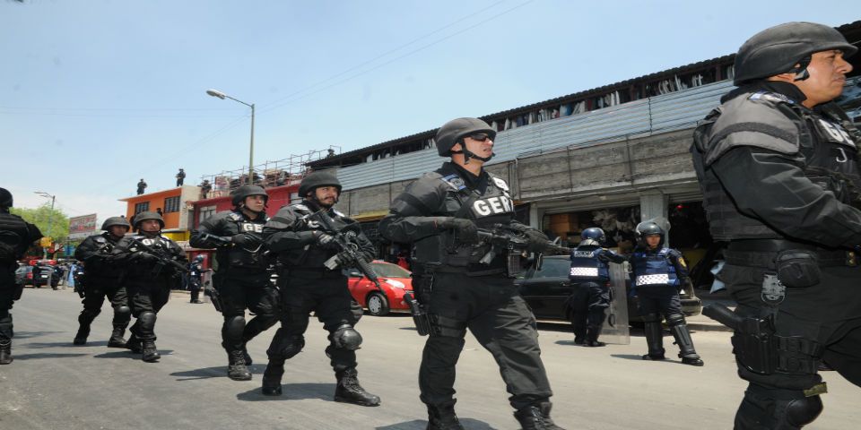 Aseguran una tonelada de autopartes en Iztapalapa