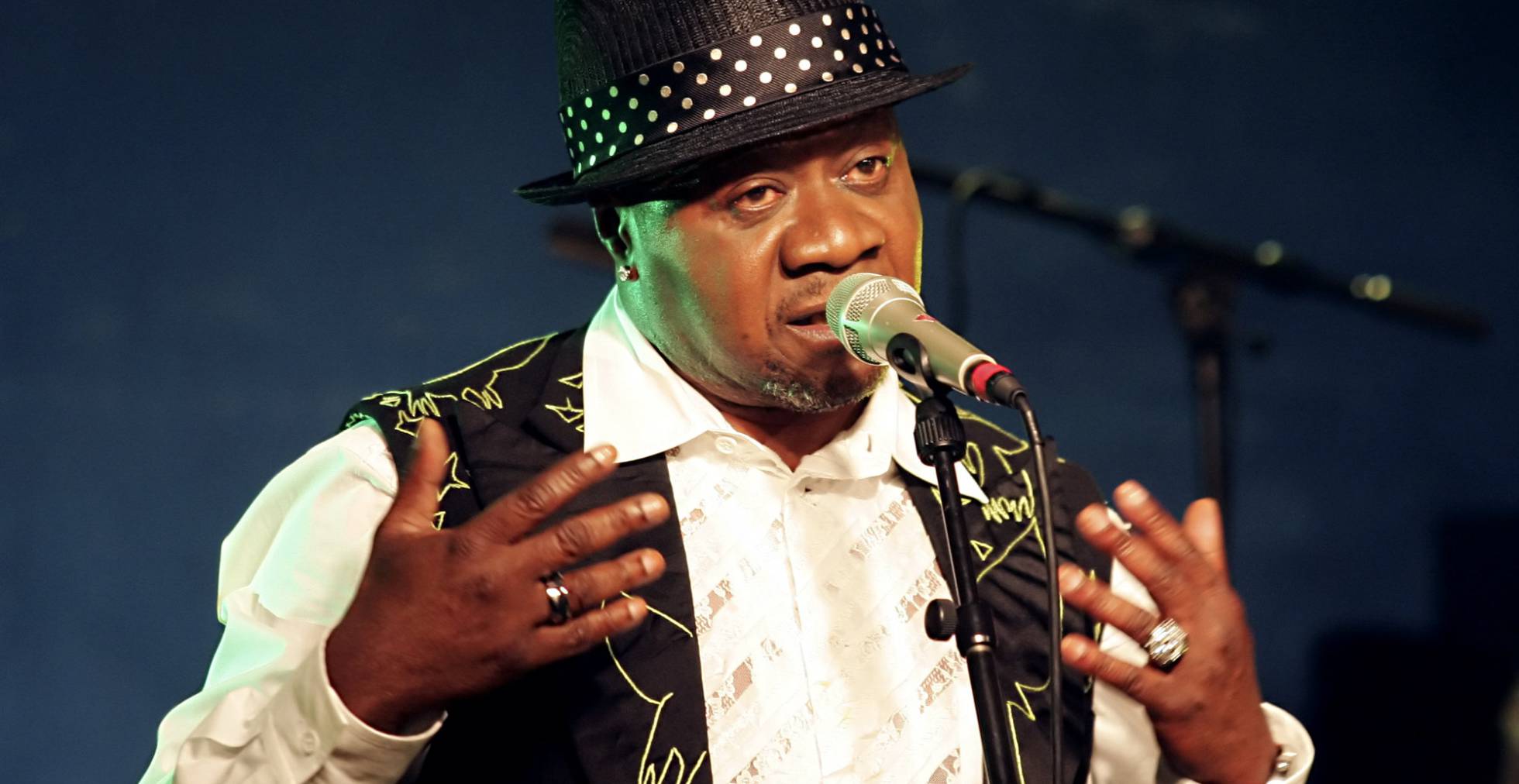 Cantante muere durante concierto